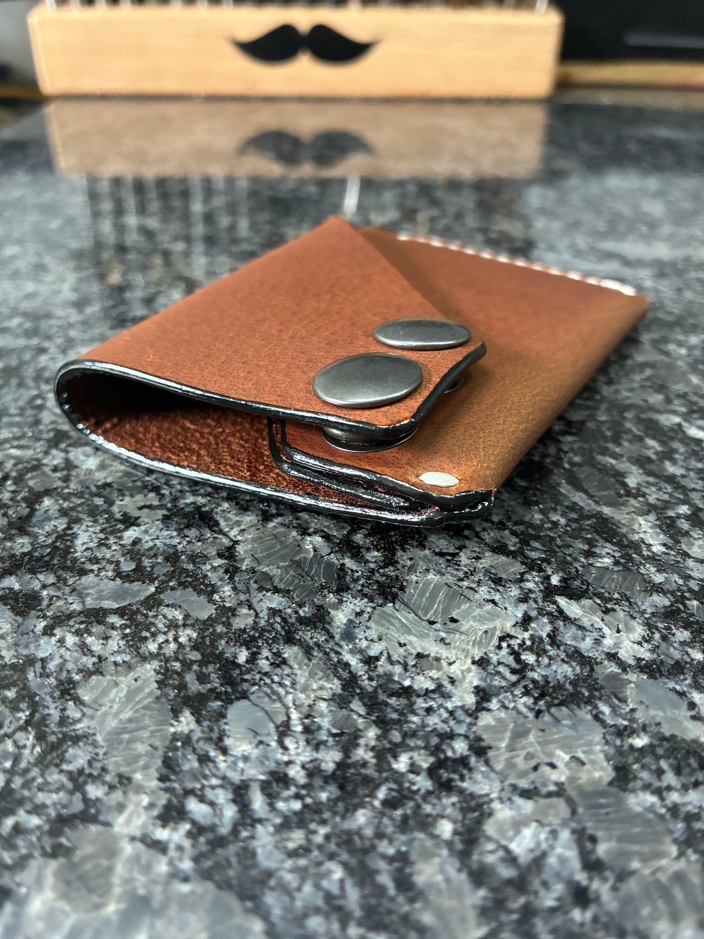 Minimalist snap wallet