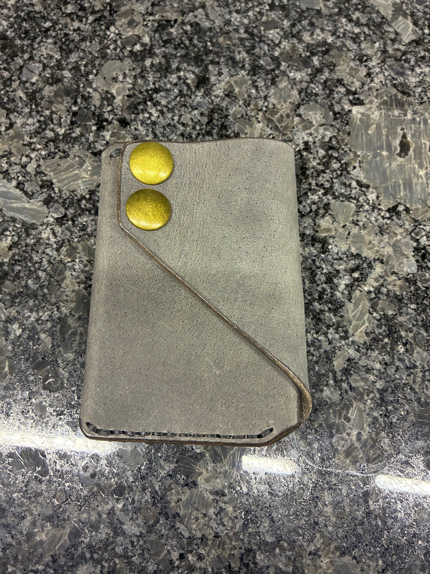 Minimalist snap wallet