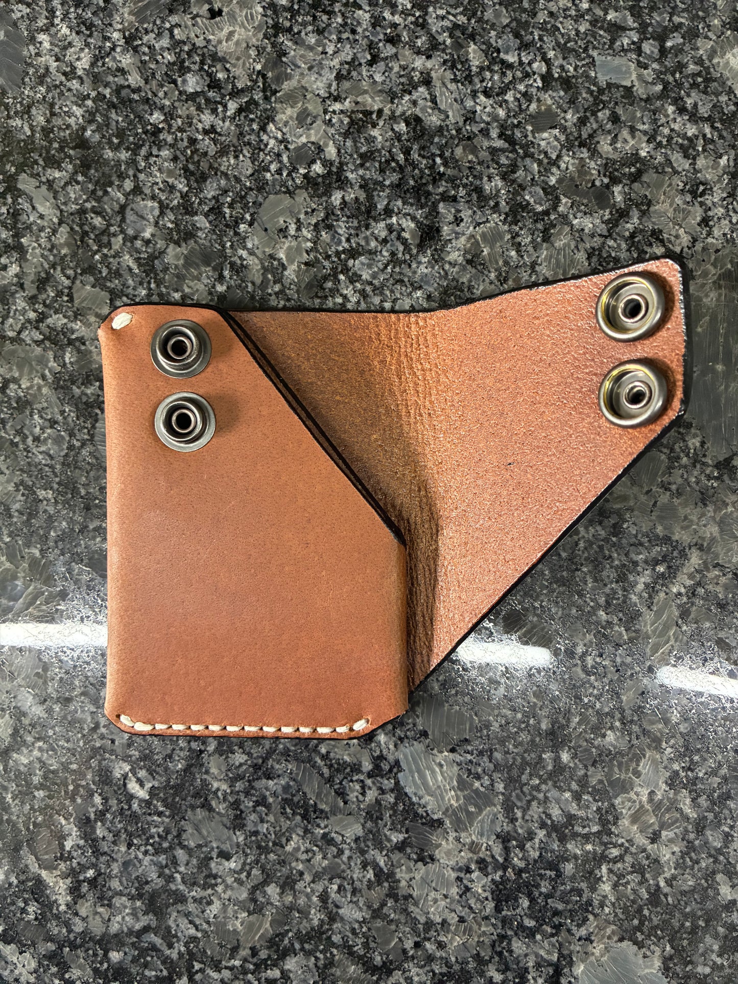 Minimalist snap wallet
