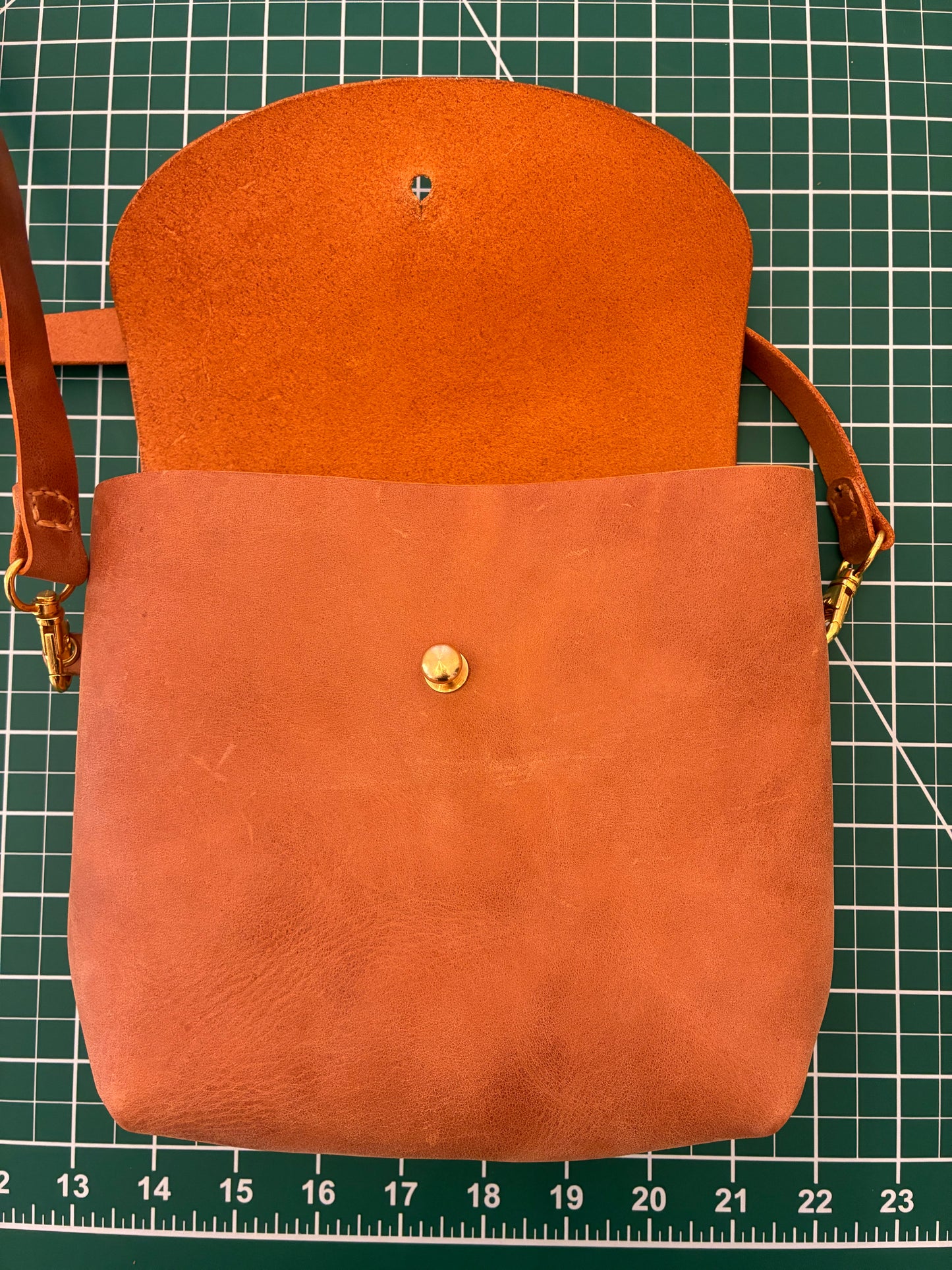 Ladies RedRock waxy pullup leather minimalist purse